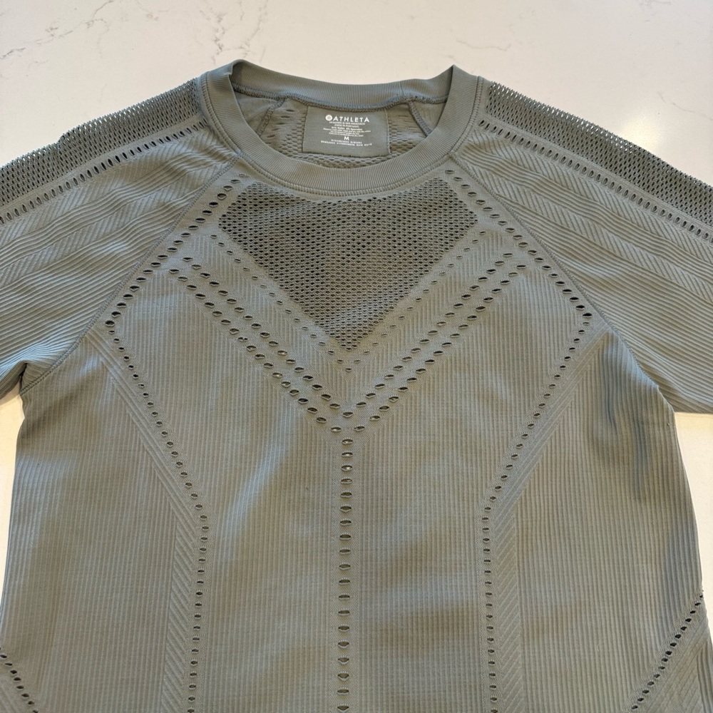 Athleta Womens Green Short Sleeve Compression T-Shirt Vented Mesh Oxygen Sz M - Picture 14 of 16